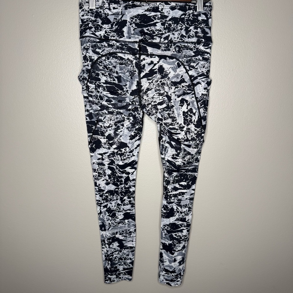Lululemon Fast & Free 7/8 Tight II *Nulux 25"
Interlaced Starlight Black size 6 - Picture 6 of 8